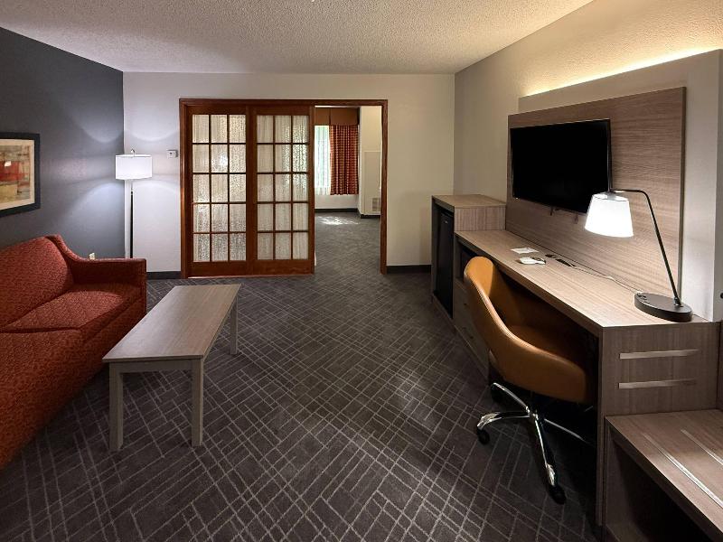 Quality Inn & Suites East Troy I-43 image