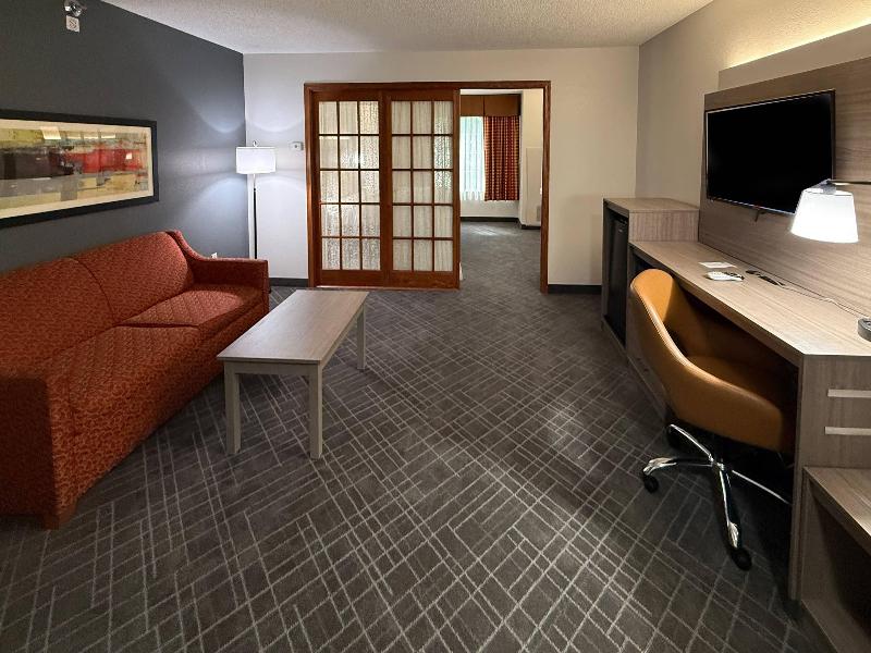 Quality Inn & Suites East Troy I-43 image