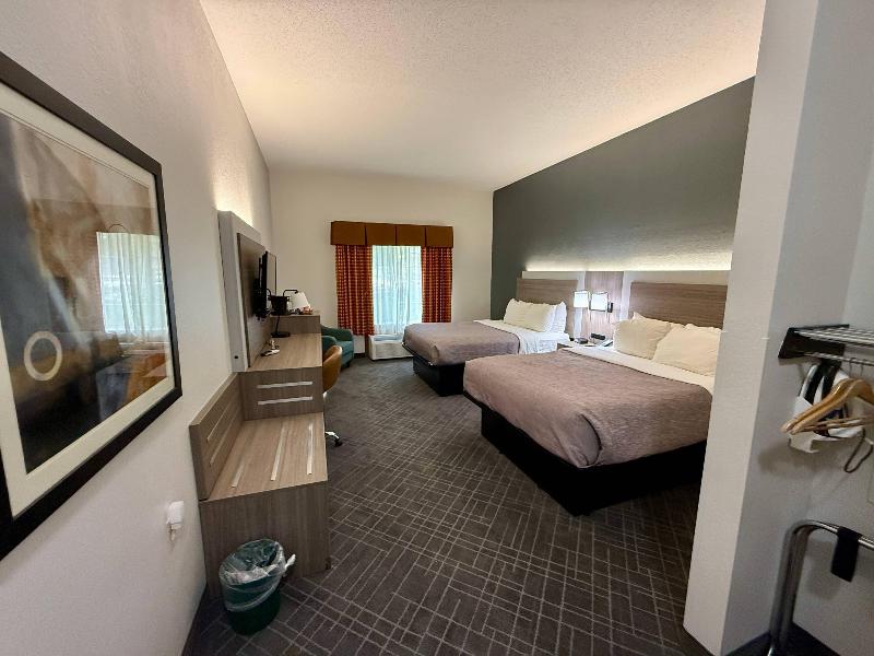 Quality Inn & Suites East Troy I-43 image