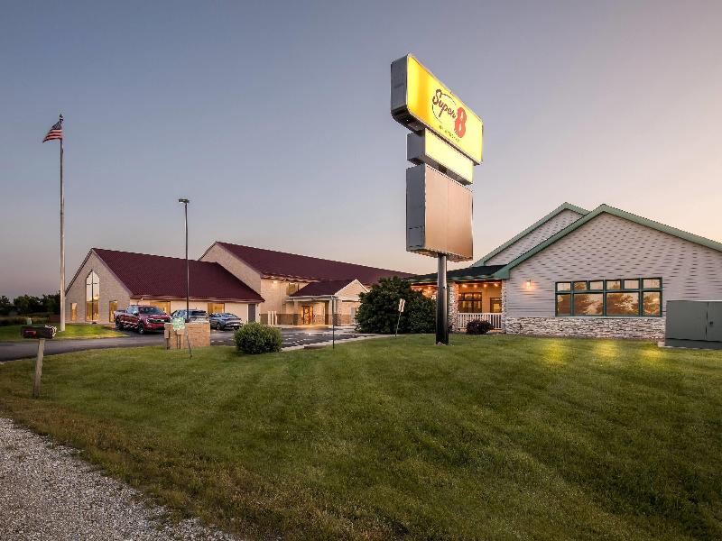 Super 8 By Wyndham Sturtevant/Racine image