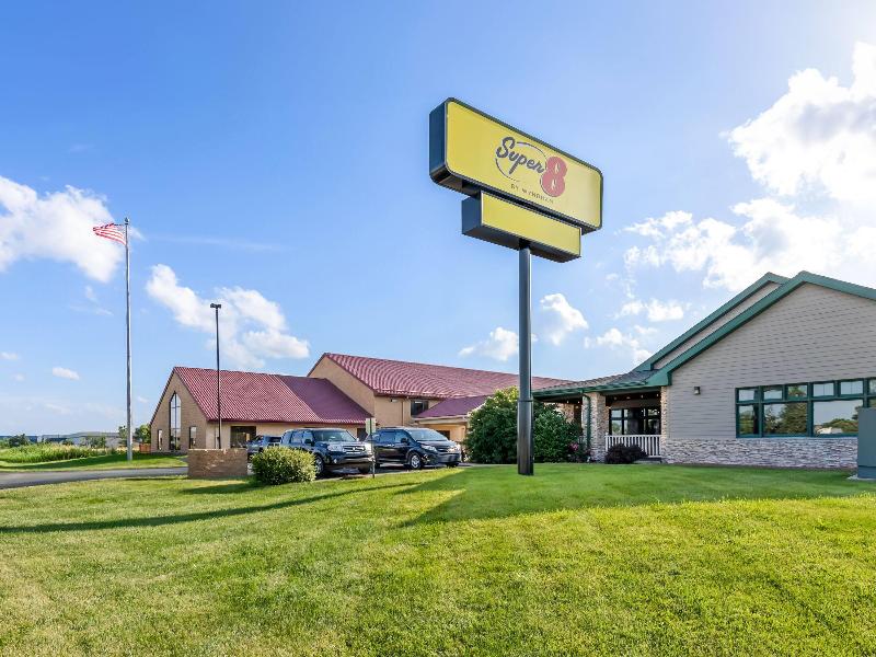 Super 8 By Wyndham Sturtevant/Racine image