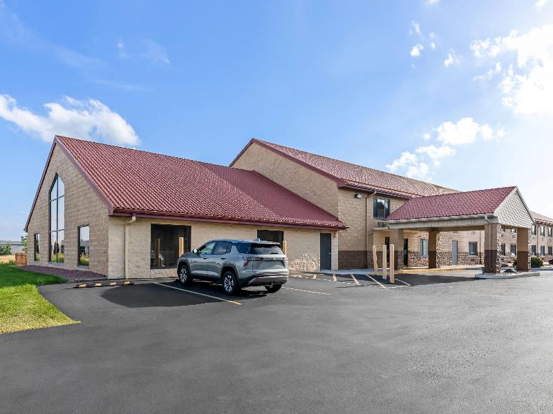 Super 8 By Wyndham Sturtevant/Racine image