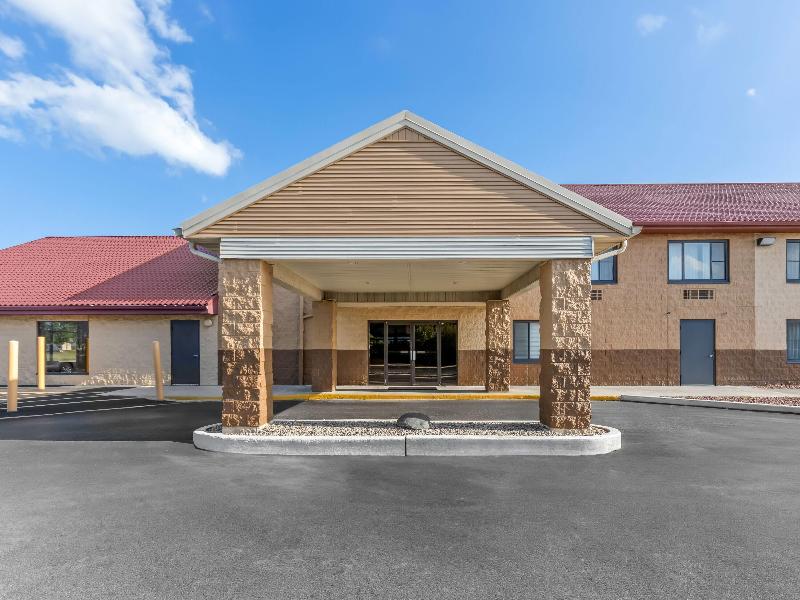 Super 8 By Wyndham Sturtevant/Racine image