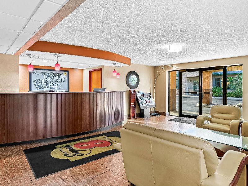 Super 8 By Wyndham Sturtevant/Racine image