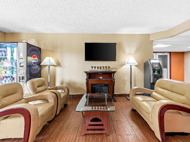 Super 8 By Wyndham Sturtevant/Racine image
