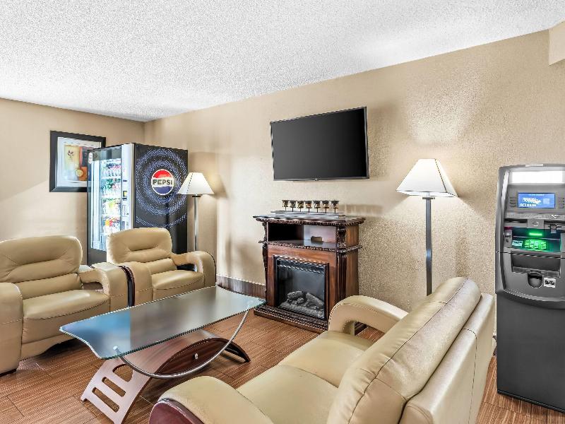 Super 8 By Wyndham Sturtevant/Racine image