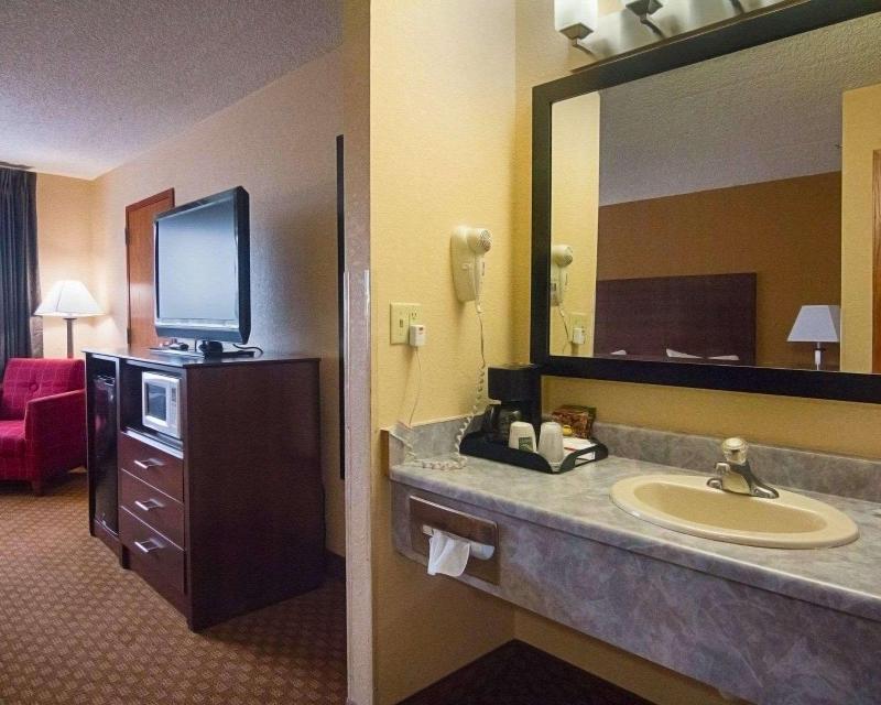Super 8 By Wyndham Sturtevant/Racine image