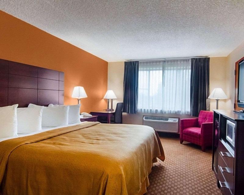 Super 8 By Wyndham Sturtevant/Racine image
