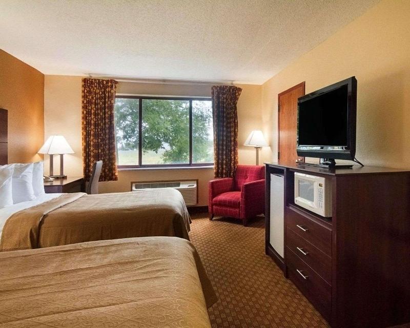 Super 8 By Wyndham Sturtevant/Racine image