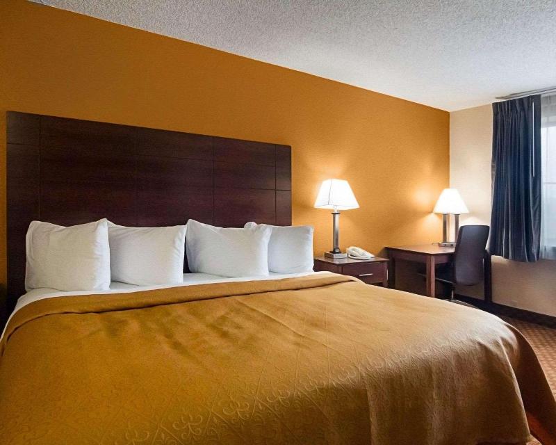 Super 8 By Wyndham Sturtevant/Racine image