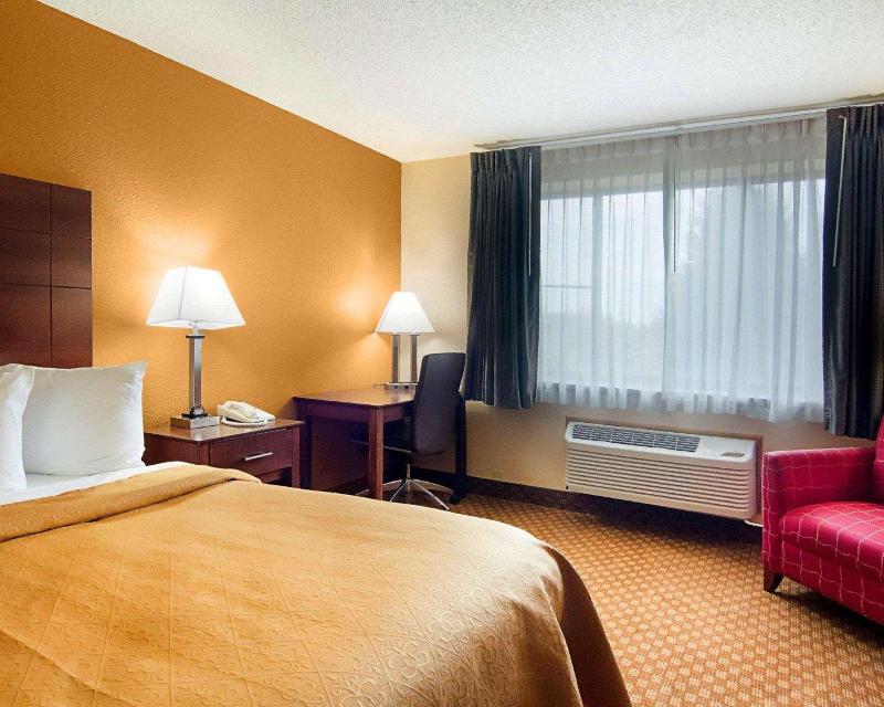 Super 8 By Wyndham Sturtevant/Racine image