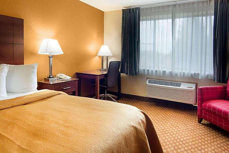 Super 8 By Wyndham Sturtevant/Racine image
