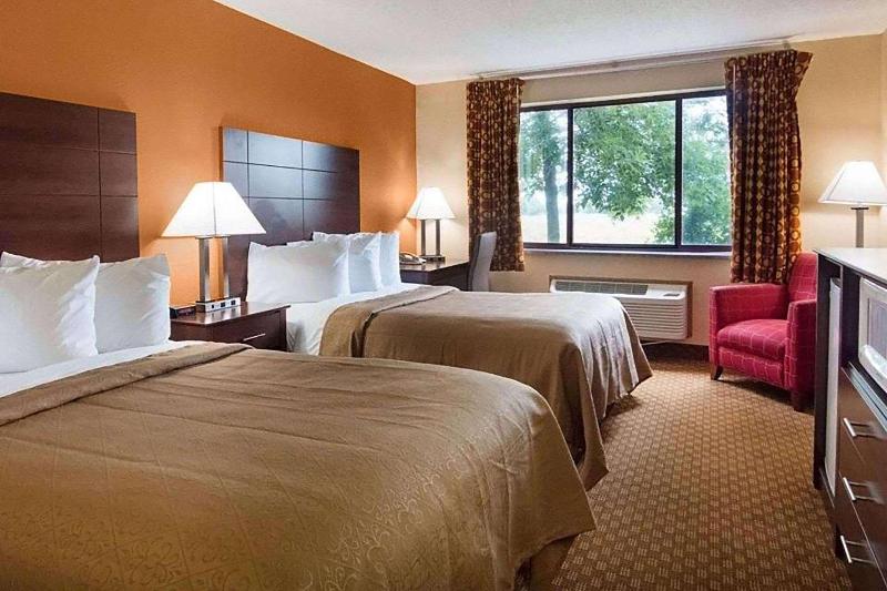 Super 8 By Wyndham Sturtevant/Racine image