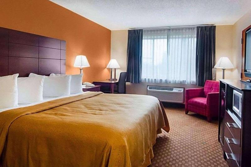 Super 8 By Wyndham Sturtevant/Racine image
