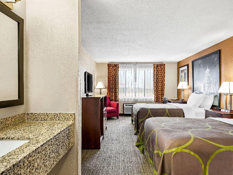 Super 8 By Wyndham Sturtevant/Racine image