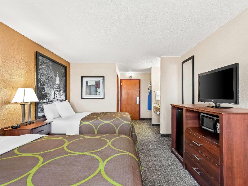 Super 8 By Wyndham Sturtevant/Racine image