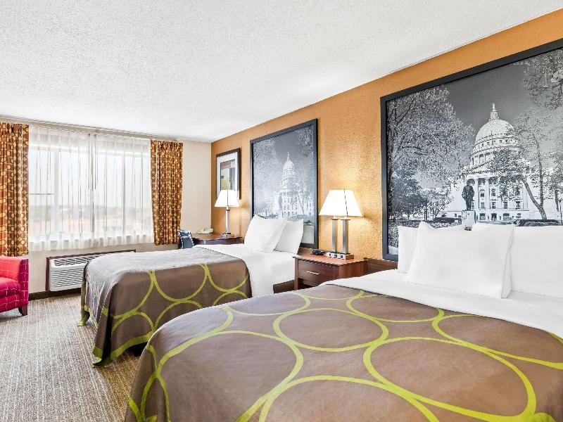 Super 8 By Wyndham Sturtevant/Racine image