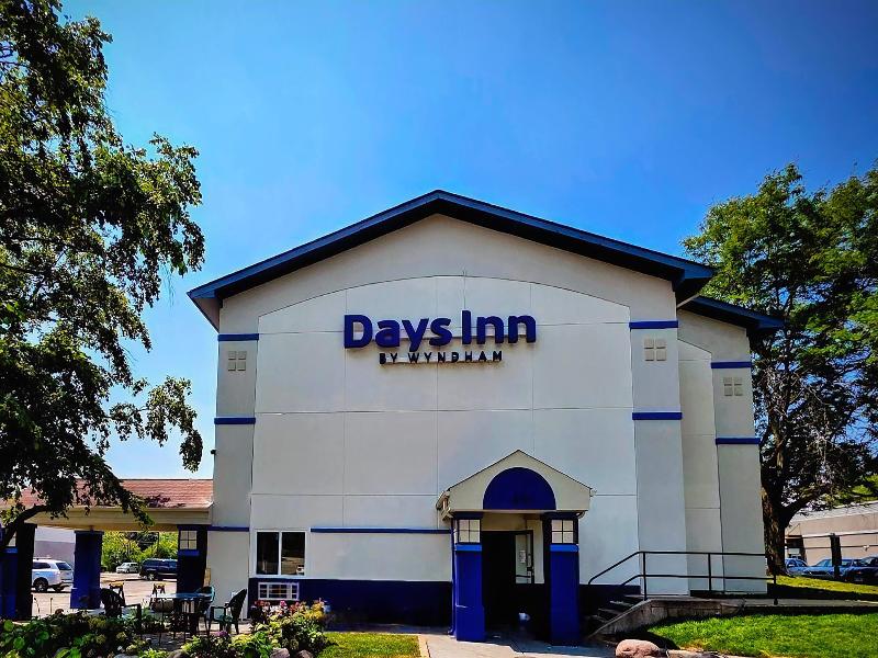 Days Inn by Wyndham Waukegan image
