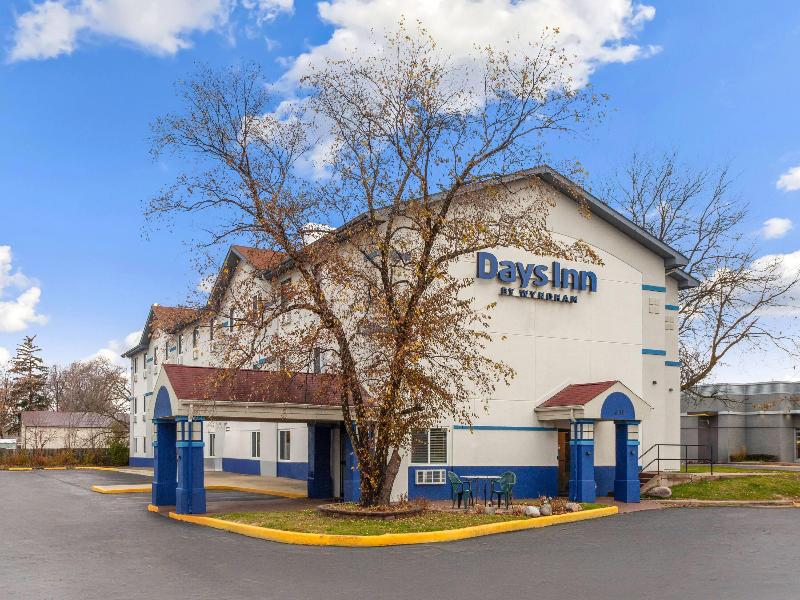 Days Inn by Wyndham Waukegan image