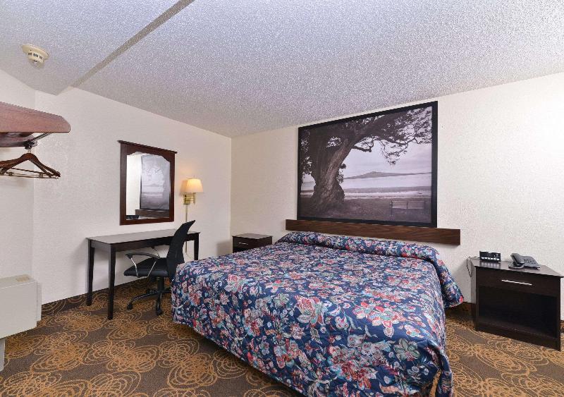 Days Inn by Wyndham Waukegan image