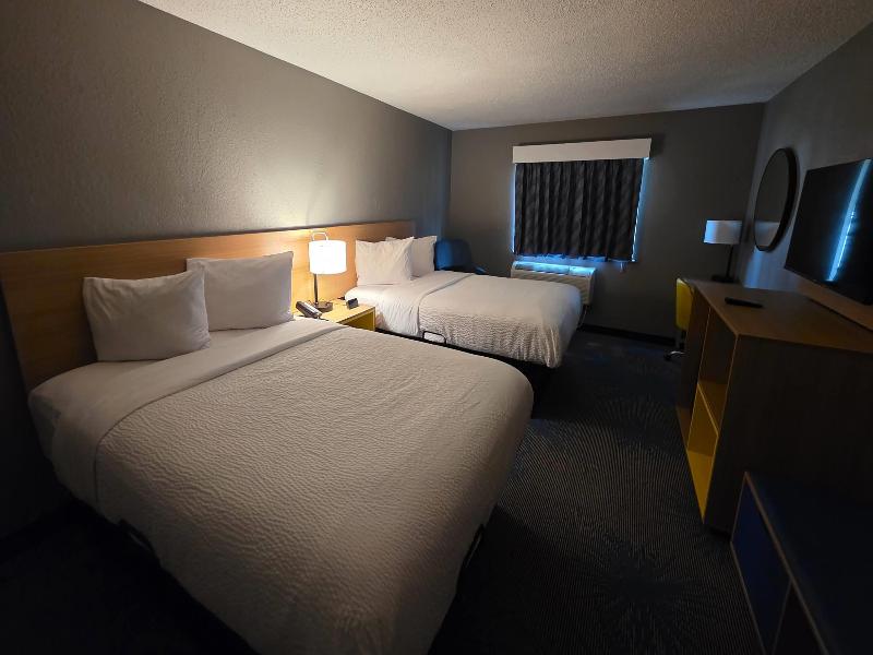 Days Inn by Wyndham Waukegan image