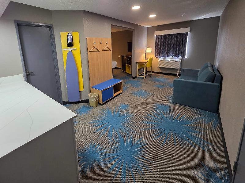 Days Inn by Wyndham Waukegan image