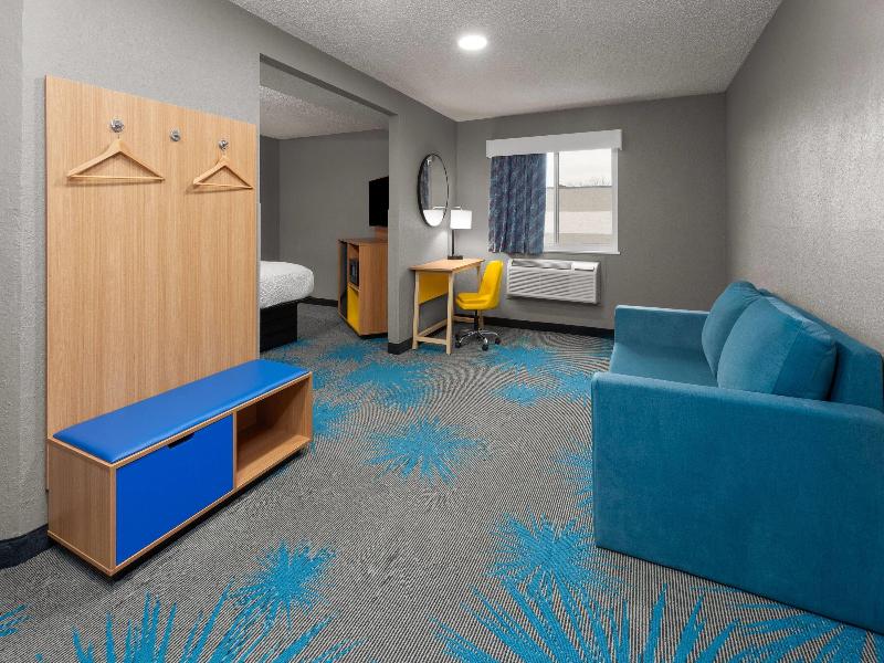 Days Inn by Wyndham Waukegan image
