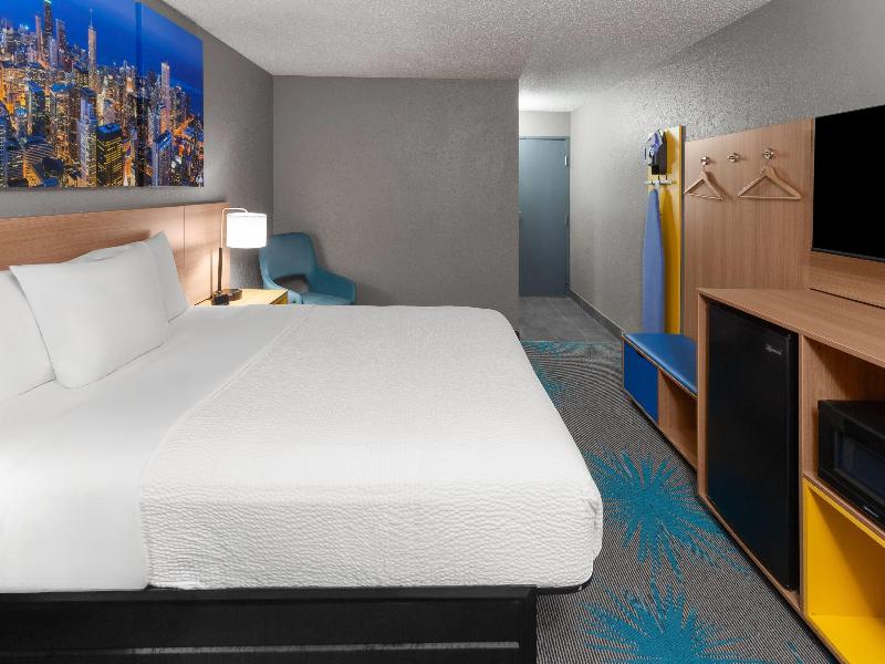Days Inn by Wyndham Waukegan image