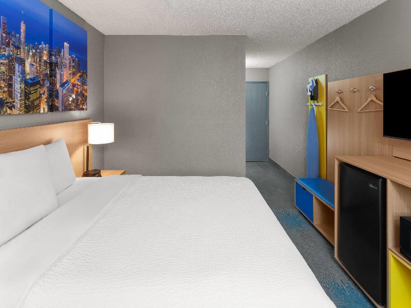 Days Inn by Wyndham Waukegan image