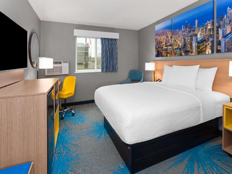 Days Inn by Wyndham Waukegan image