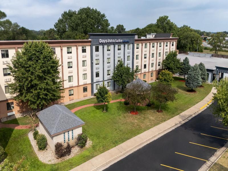 Days Inn And Suites By Wyndham Hammond In image