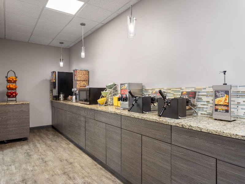 Days Inn And Suites By Wyndham Hammond In image