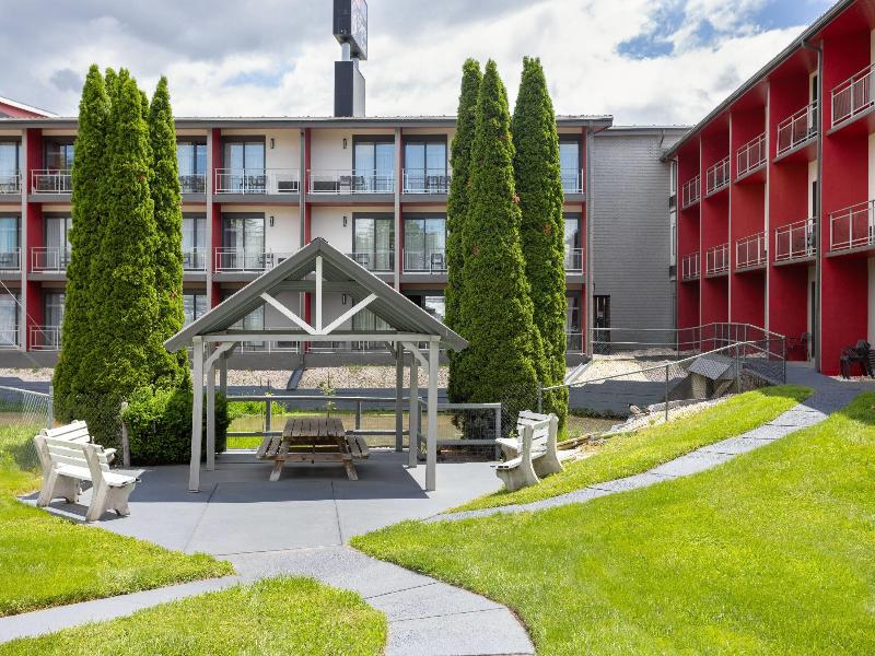 Hawthorn Extended Stay by Wyndham Chambersburg image