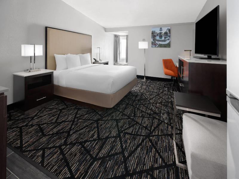 Hawthorn Extended Stay by Wyndham Chambersburg image