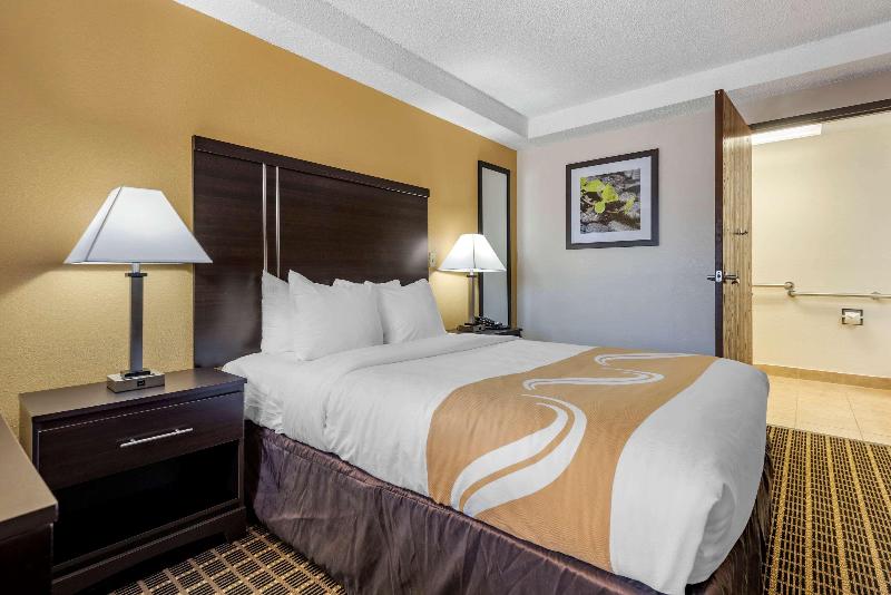 Quality Inn & Suites Warren image
