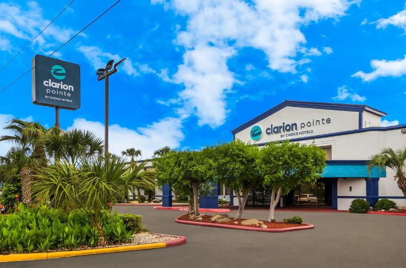 Clarion Pointe Lake Jackson - Clute image