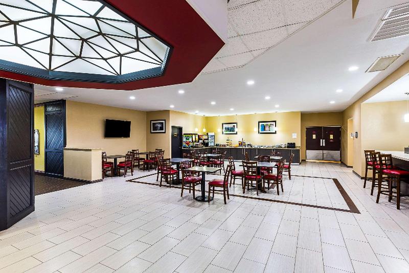 Clarion Pointe Lake Jackson - Clute image