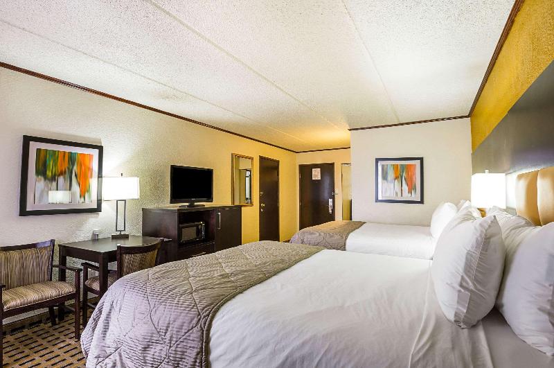Clarion Pointe Lake Jackson - Clute image