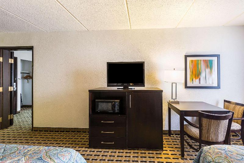 Clarion Pointe Lake Jackson - Clute image