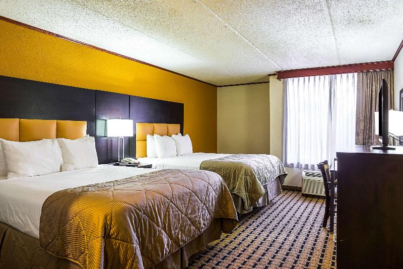 Clarion Pointe Lake Jackson - Clute image