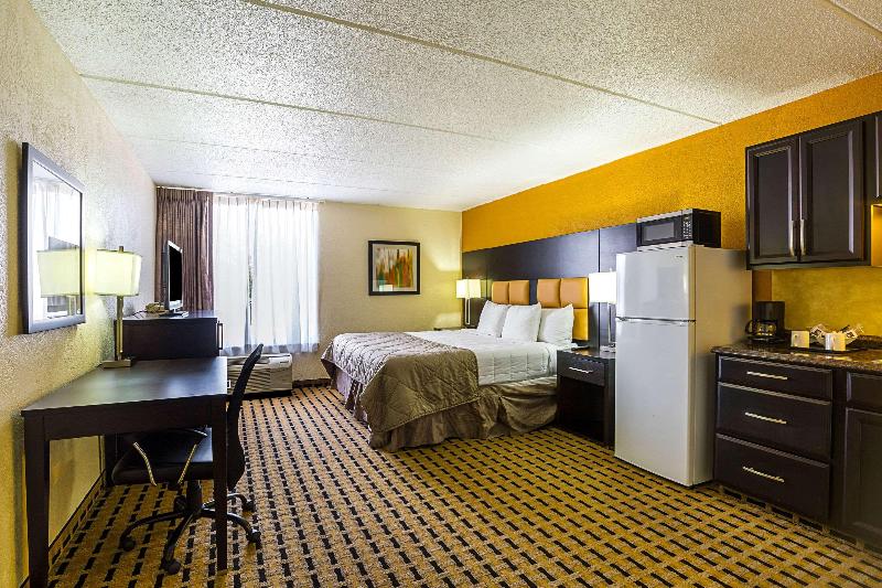 Clarion Pointe Lake Jackson - Clute image