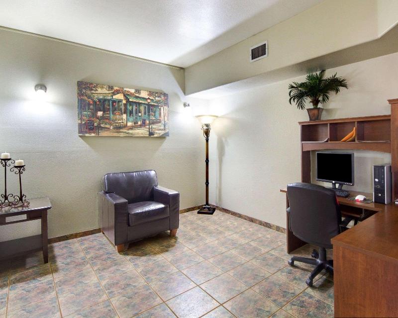Quality Inn & Suites La Puerta image