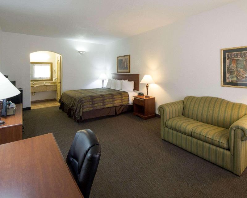 Quality Inn & Suites La Puerta image