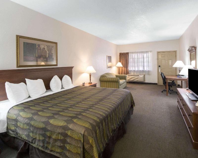 Quality Inn & Suites La Puerta image
