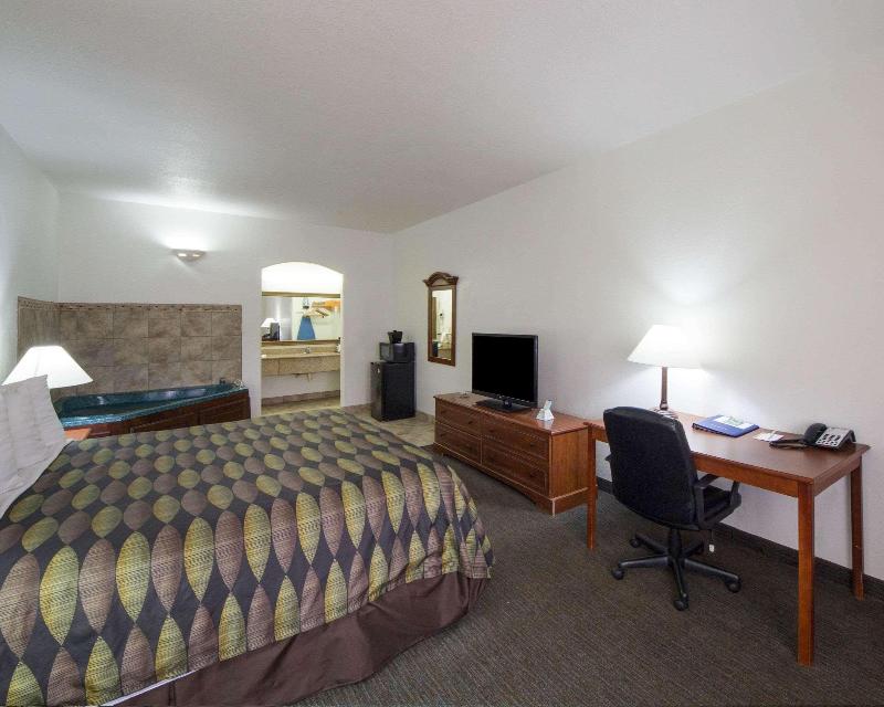 Quality Inn & Suites La Puerta image