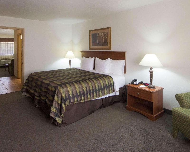 Quality Inn & Suites La Puerta image