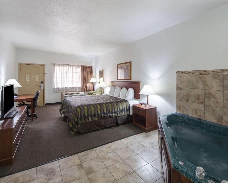 Quality Inn & Suites La Puerta image
