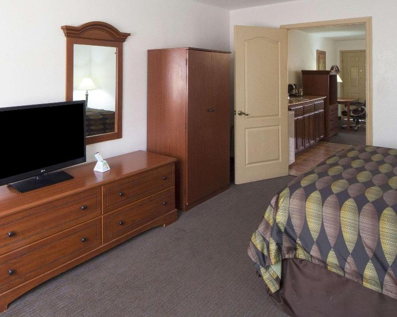 Quality Inn & Suites La Puerta image