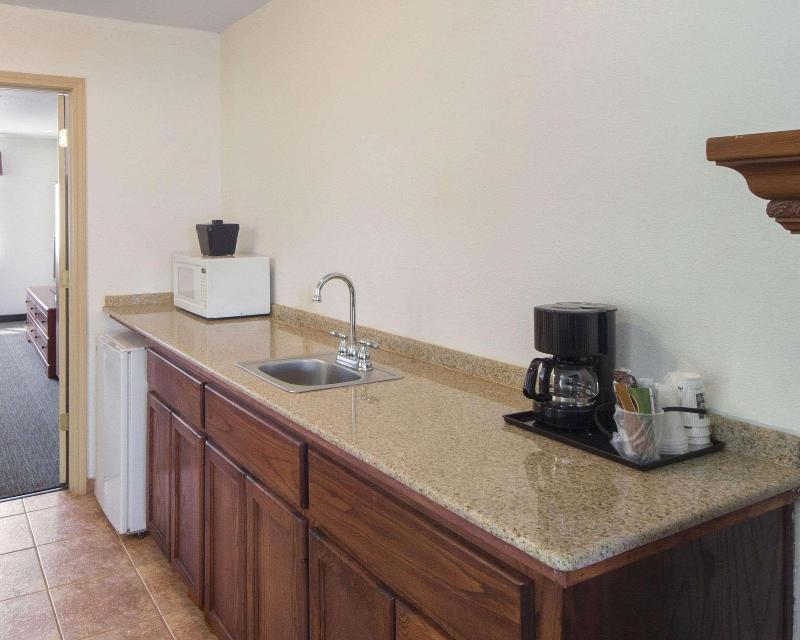 Quality Inn & Suites La Puerta image