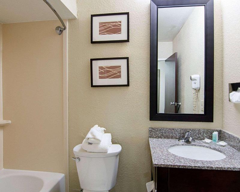 Comfort Inn Bluefield image